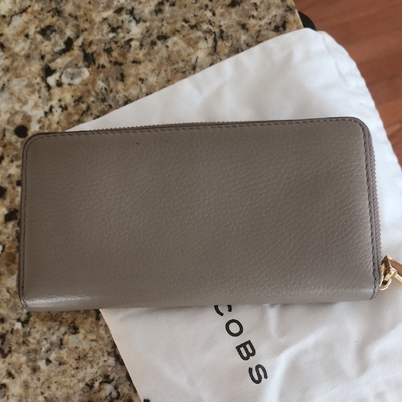 Marc Jacobs Gray Leather Wallet - Picture 2 of 16